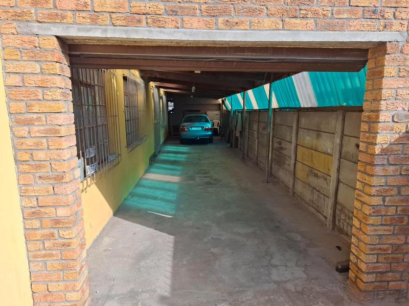 7 Bedroom Property for Sale in Riverton Western Cape